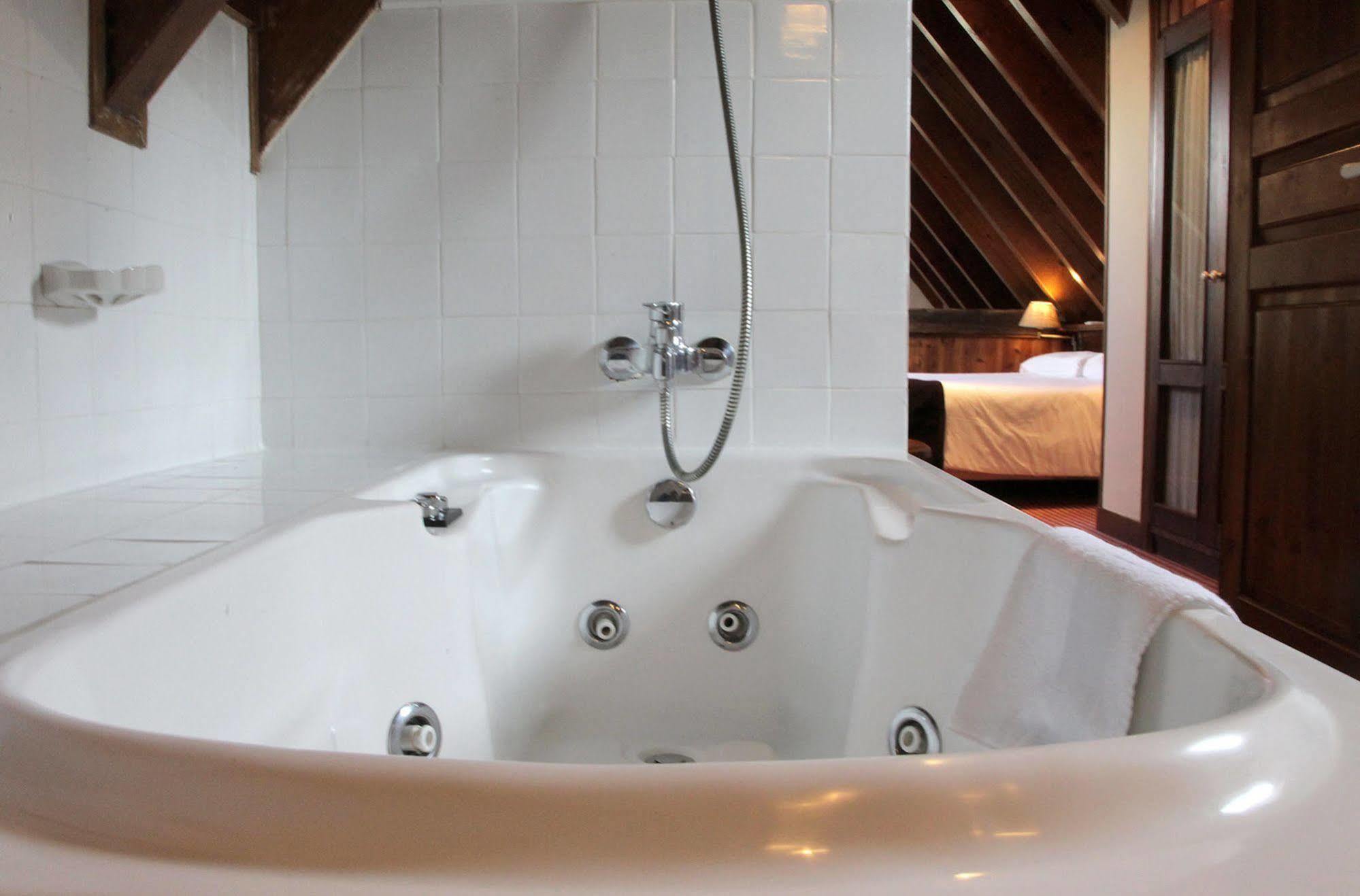 Hotel Chalet Bassibe Baqueira Beret Εξωτερικό φωτογραφία
